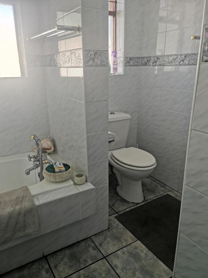 Eikepark Self Catering Apartment Стеленбош Екстериор снимка