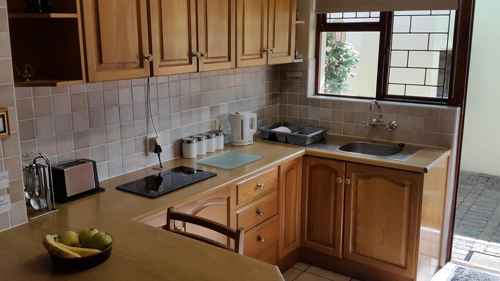 Eikepark Self Catering Apartment Стеленбош Екстериор снимка